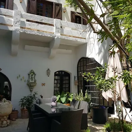 Luxuriously Renovated فيلة Siggiewi