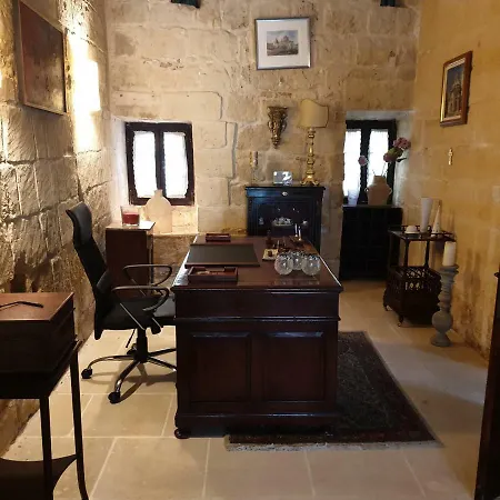Luxuriously Renovated فيلة